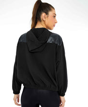 Load image into Gallery viewer, Model Back: Alto Giro Fitness Haut Jaqueta Tecnospan Recortes Preto
