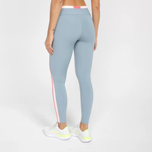 Load image into Gallery viewer, Model Back: Alto Giro Fitness Bas Legging Blackout Bio Recortes Cinza Lead
