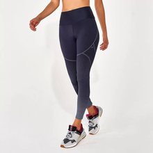Load image into Gallery viewer, Model Front: Alto Giro Fitness Bas Legging Hyper Ag Graphic Degrade Preto
