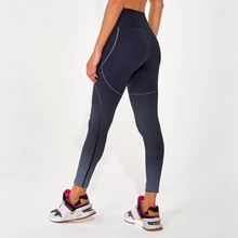 Load image into Gallery viewer, Model Back: Alto Giro Fitness Bas Legging Hyper Ag Graphic Degrade Preto
