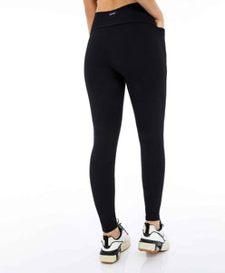 Model Back: Alto Giro Fitness Bas Legging Unique Recortes Preto