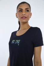 Load image into Gallery viewer, Image 04: Alto Giro Fitness Haut T-Shirt Skin Fit Inspiracionais Preto
