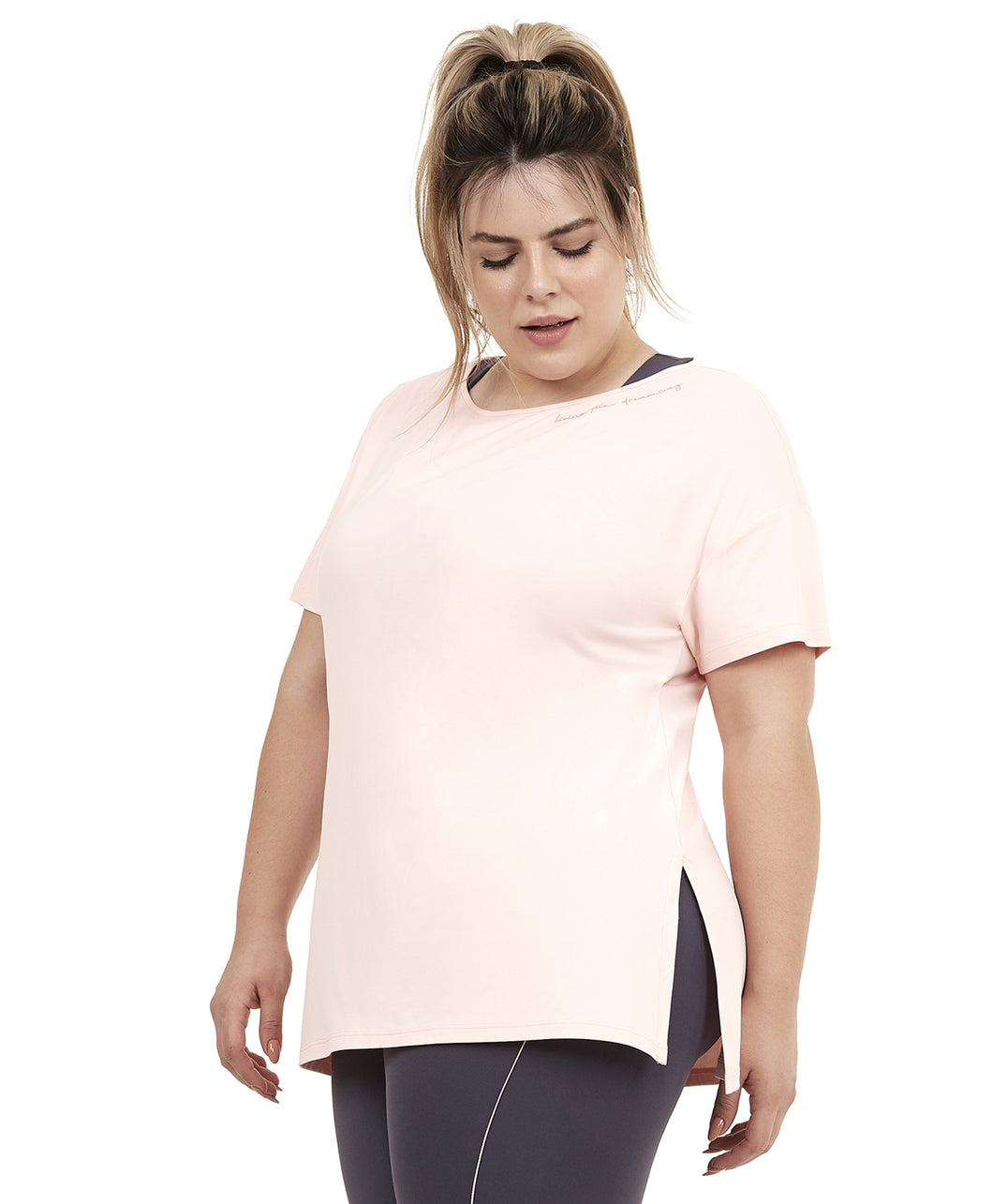 Model Front: Alto Giro Fitness Haut T-Shirt Skin Fit Silk Gola Plus Rosa Respire