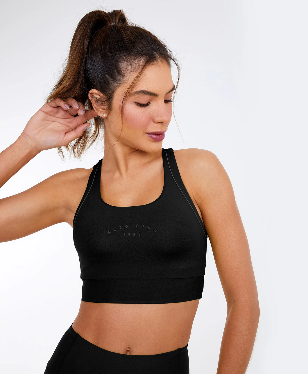 Model Front: Alto Giro Fitness Haut Top Hyper Nadador Com Frisos Preto