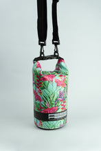 Load image into Gallery viewer, Model Back: Feelfree Sac De Plage Dry Tube 1,5L Tropical Harmony Mint

