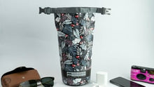 Load and play video in Gallery viewer, Video: Feelfree Sac De Plage Dry Tube 1,5L Tropical Organic Teal
