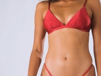 Load and play video in Gallery viewer, Video: Rio De Sol Haut Top Shimmer-Divino Tri-Fixo
