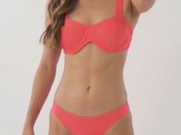 Load and play video in Gallery viewer, Video: Rio De Sol Haut Top Malibu-Folia Amelia
