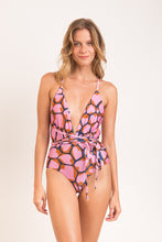 Load image into Gallery viewer, Model Front: Rio De Sol Une Pièce Amore-Pink New Vegas
