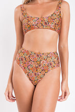Load image into Gallery viewer, Image 12: Rio De Sol Bas Bottom Bouquet Hotpants
