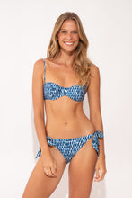 Load image into Gallery viewer, Model Front: Rio De Sol Bas Bottom Chuva Gisele
