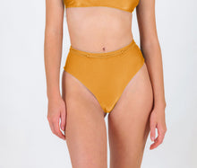 Load image into Gallery viewer, Gallery: Rio De Sol Bas Bottom Damasco Hotpants
