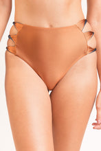 Load image into Gallery viewer, Gallery: Rio De Sol Bas Bottom Nocciola High-Waist-Spin
