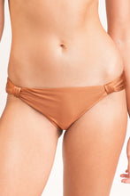 Load image into Gallery viewer, Gallery: Rio De Sol Bas Bottom Nocciola Mel
