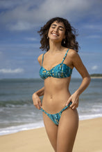 Load image into Gallery viewer, Image 06: Rio De Sol Bas Bottom Rain Cheeky-Crispy

