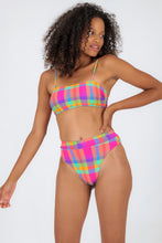 Load image into Gallery viewer, Model Front: Rio De Sol Bas Bottom Tulip-Garden Hotpant-Cos
