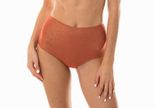 Load image into Gallery viewer, Model Front: Rio De Sol Bas Calcinha Radiante Canela Hot Pant
