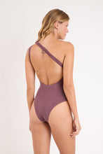 Load image into Gallery viewer, Model Back: Rio De Sol Une Pièce Malibu-Ebano Sienna
