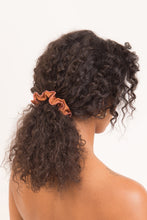 Load image into Gallery viewer, Model Front: Rio De Sol Chouchou Nocciola Scrunchie
