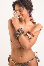 Load image into Gallery viewer, Image 04: Rio De Sol Chouchou Nocciola Scrunchie
