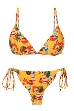 Load image into Gallery viewer, Product Front: Rio De Sol Ensemble Set Stories Tri-Fixo Cheeky-Micro
