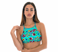 Load image into Gallery viewer, Model Front: Rio De Sol Haut Soutien Bloom Cropped

