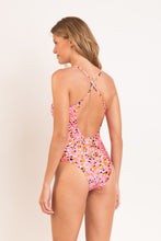 Load image into Gallery viewer, Model Back: Rio De Sol Une Pièce Sweet-Camo Julia
