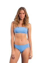 Load image into Gallery viewer, Model Front: Rio De Sol Haut Top Baltico Bandeau-Reto
