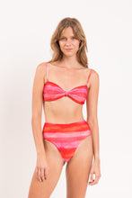 Load image into Gallery viewer, Model Front: Rio De Sol Haut Top Cher Bandeau-Joy
