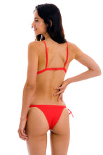 Load image into Gallery viewer, Model Back: Rio De Sol Haut Top Cotele-Tomate Tri-Fixo
