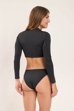 Load image into Gallery viewer, Model Back: Rio De Sol Haut Top Lava Reef
