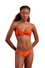 Load image into Gallery viewer, Image 04: Rio De Sol Haut Top Paprica Bandeau-Joy
