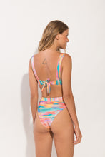 Load image into Gallery viewer, Model Back: Rio De Sol Haut Top River Halter-Cos
