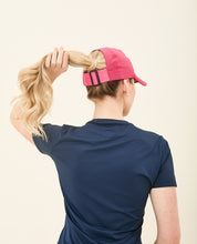 Load image into Gallery viewer, Model Back: Uv Line Casquette Beach Tennis Cap Fuchsia Upf50+
