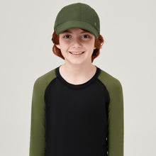 Load image into Gallery viewer, Model Front: Uv Line Casquette Cap Teen Colors Verde Militar Upf50+
