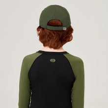 Load image into Gallery viewer, Model Back: Uv Line Casquette Cap Teen Colors Verde Militar Upf50+
