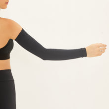 Load image into Gallery viewer, Model Back: Uv Line Gants Long Sleeve Black Upf50+
