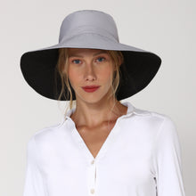 Load image into Gallery viewer, Model Front: Uv Line Chapeau Souple/Capeline San Diego Cinza Preto Upf50+
