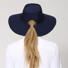 Load image into Gallery viewer, Model Back: Uv Line Chapeau Souple/Capeline San Diego Marinho Oceano Upf50+
