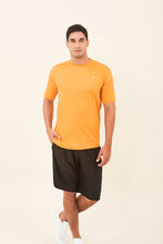 Load image into Gallery viewer, Model Front: Uv Line T-Shirt Pour Homme T-Shirt Uvpro Laranja Upf50+
