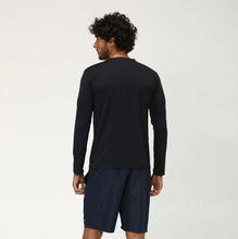 Load image into Gallery viewer, Model Back: Uv Line T-Shirt Uvpro Br Ml Preto Msc
